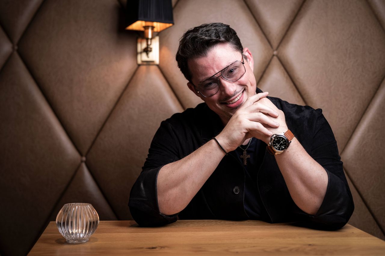 Ricardo Marinello, Portrait im dunklen Hemd